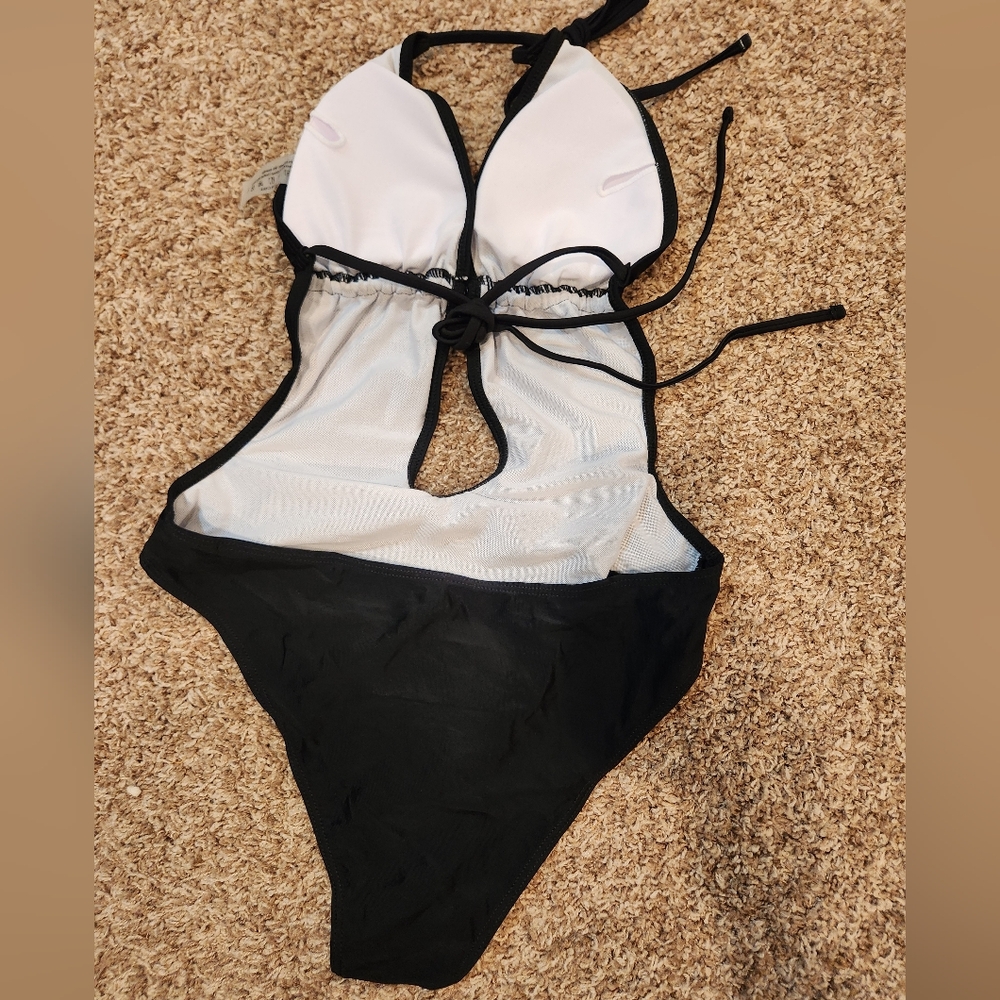 Swimsuit - Picture 2 of 3